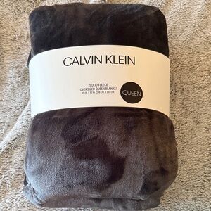 Calvin Klein Plush Solid Fleece Blanket - Charcoal Gray